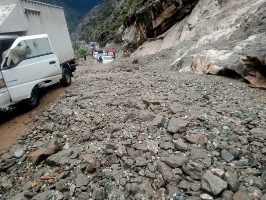 Karakoram Highway Blocked in Kohistan